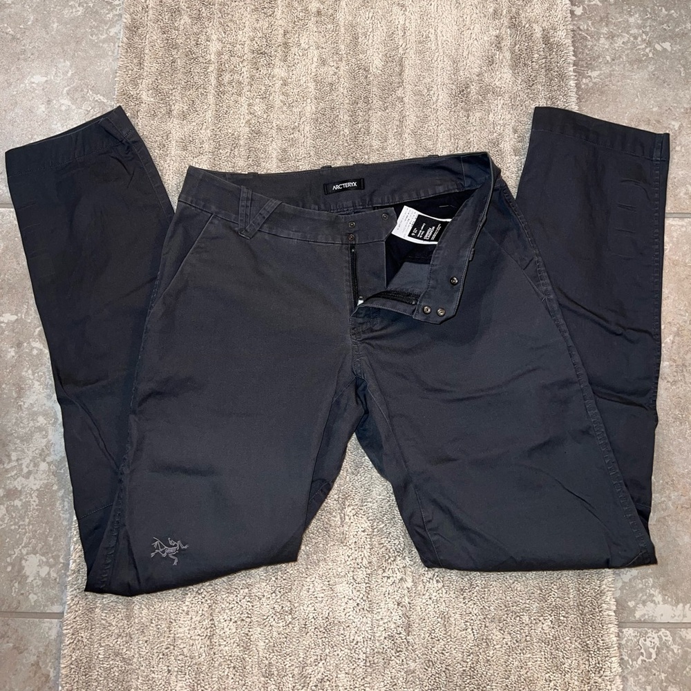 ARC’TERYX PANTS SIZE 6 GREY